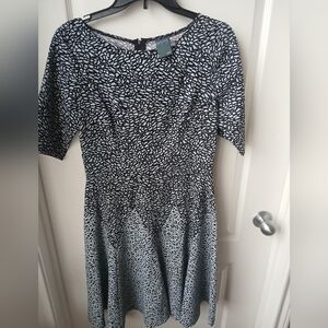 Gabby Skye Monochrome Leaf Print Midi Dress